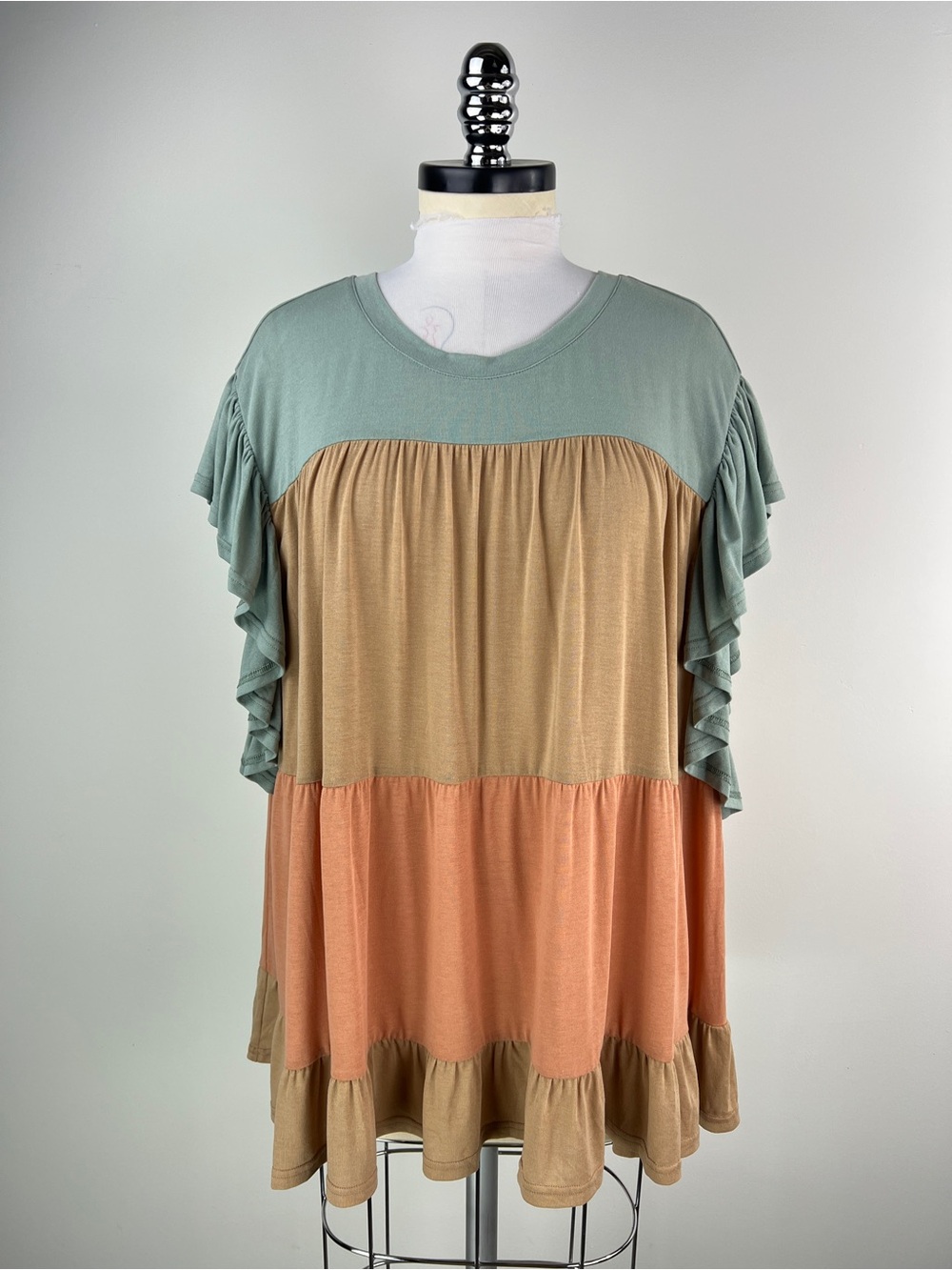 💚 3741. Loose Fit Tiered Ruffle Sleeve Colorblock Top - Sage, Tan & Peach